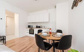 Brand New Modern Apartment-2 Rooms-Balcony-Garage